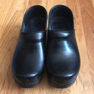 Black leather Dansko clogs
